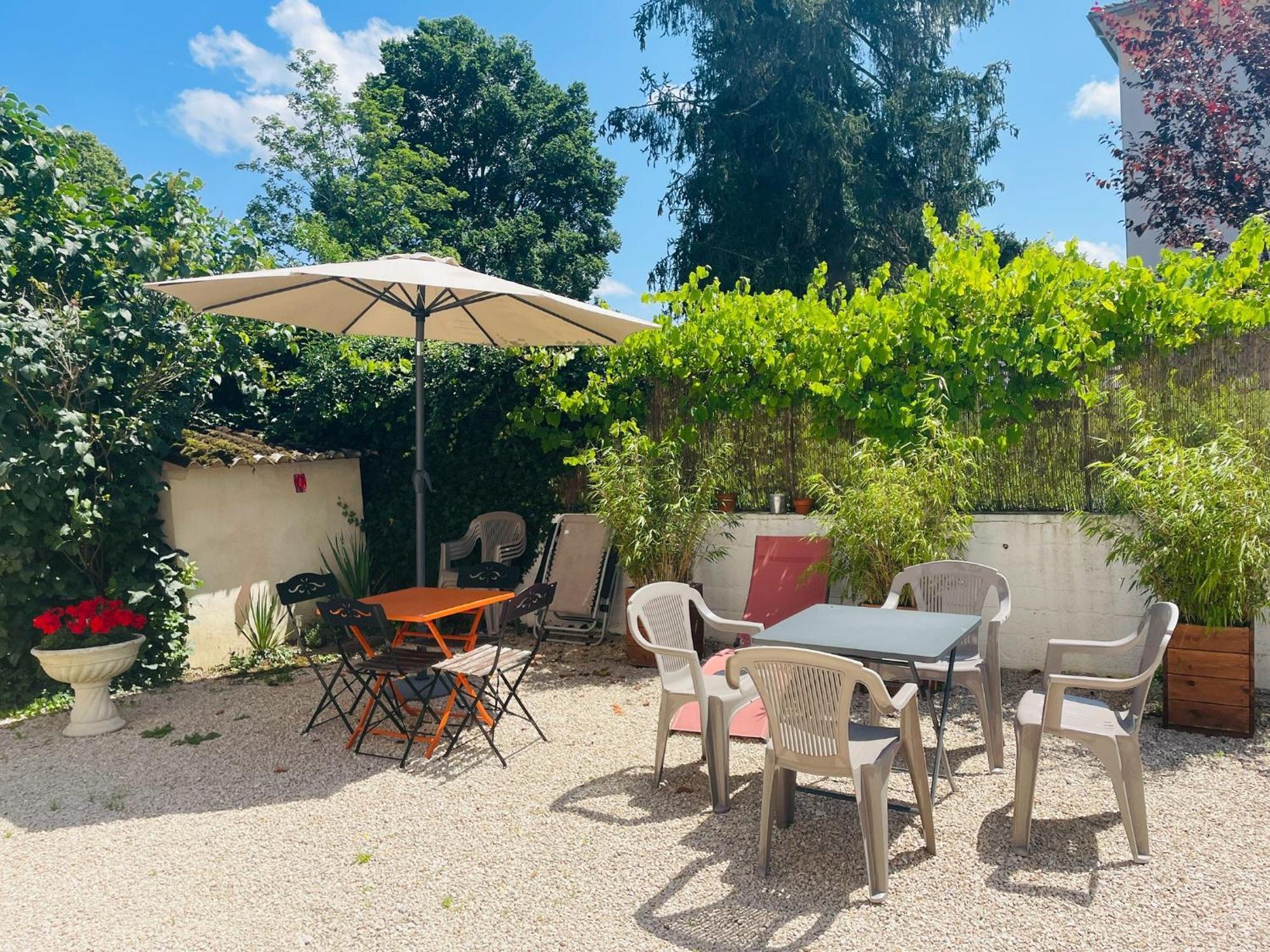 Location La Ferte, Calme Et Proximite Centre Ville Classe 3 Etoiles Lons-le-Saunier Exterior foto
